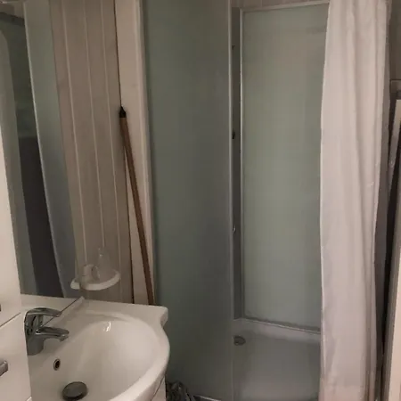 23 M2 Henri Iv, Centre-ville Proche Des Thermes 3*