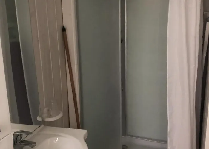 23 M2 Henri Iv, Centre-ville Proche Des Thermes 3*